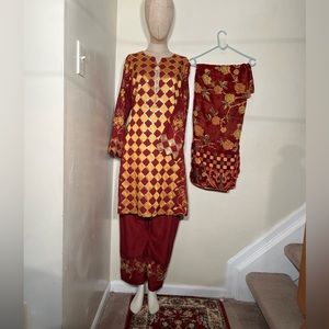 Pakistani Dresses For Women